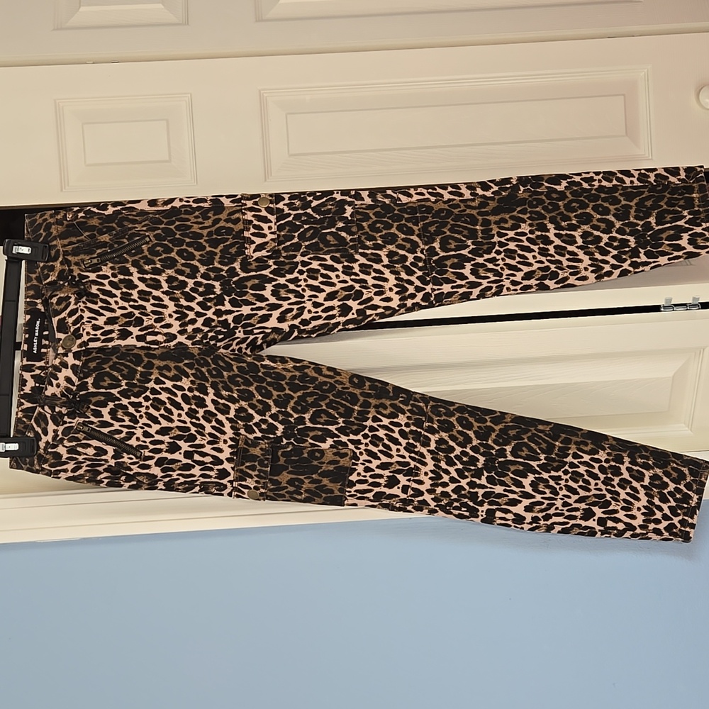 NWT Animal Print Skinny Stretch Cargo Pants